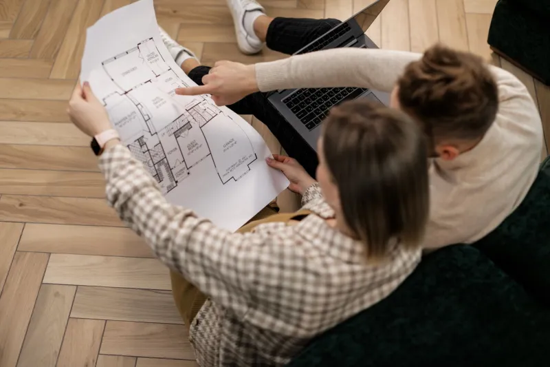 What Happens in Your Living Room Stays There: Reading a Service Provider in Person